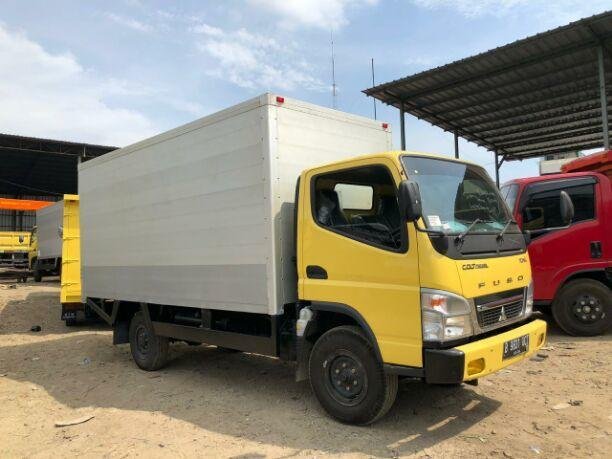 Dari Pintu ke Pintu, Barang Sampai Aman: Sewa Truk Box Door to Door Jadi Jawaban!