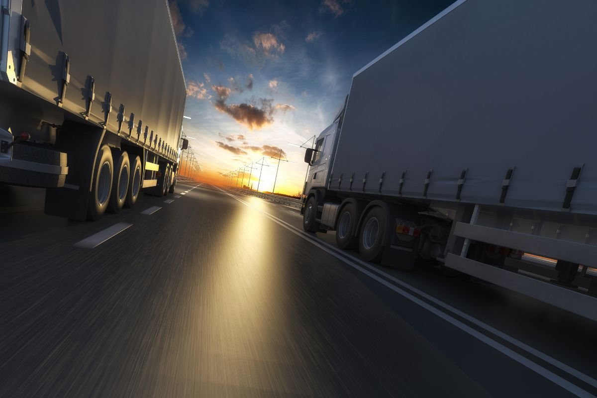 Logistik Tersendat Karena Tak Bisa Beli Armada? Semua Solusinya Ada di SMB Cargo Trans!