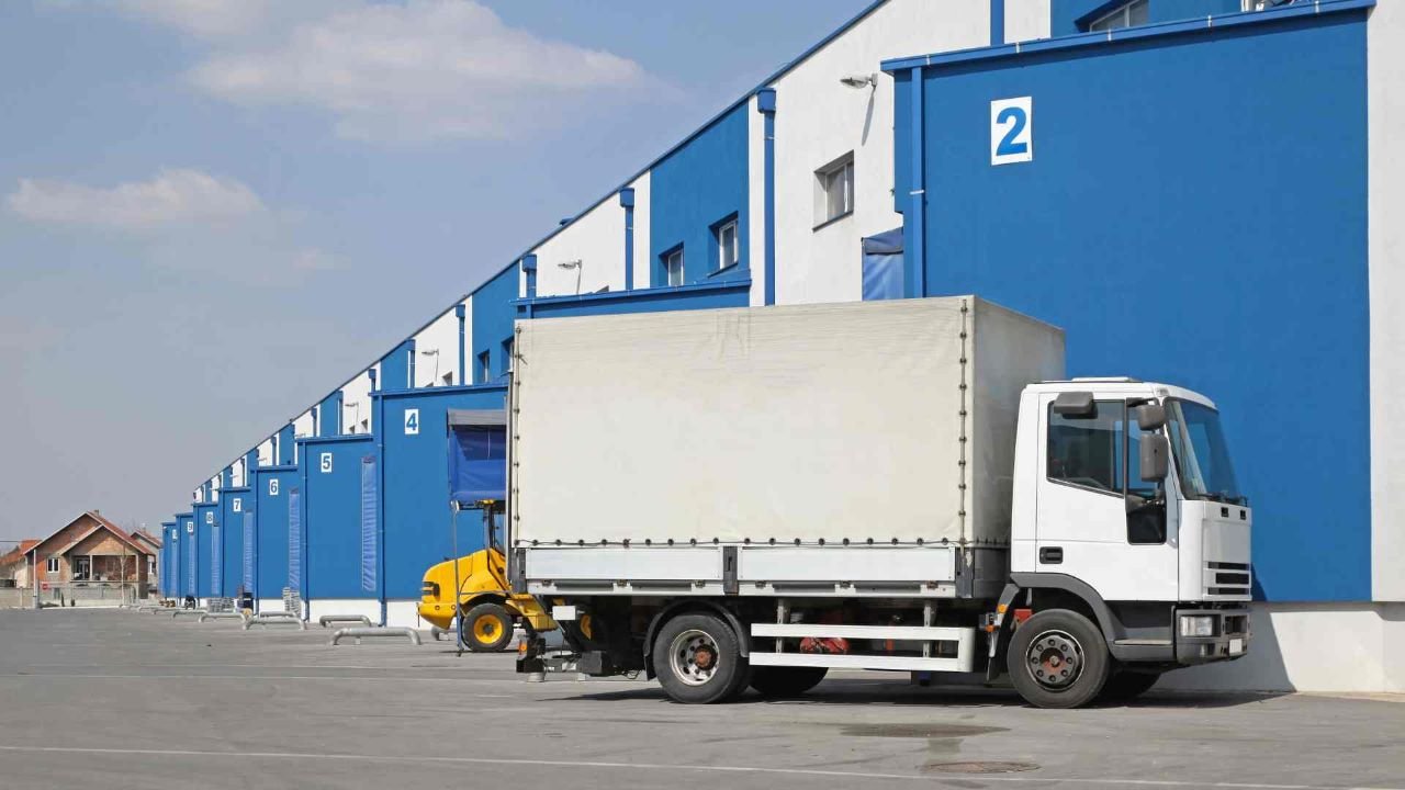 Ingin Pengiriman Kilat dan Efisien? Pelajari Strategi Cross Docking yang Bikin Bisnis Melesat!
