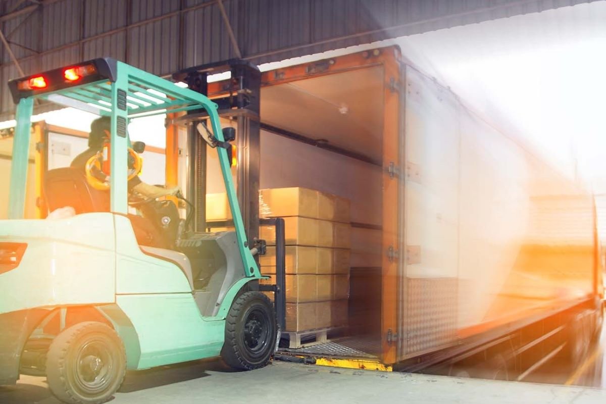 Maksimalkan Efisiensi Bisnis Anda dengan Sewa Truk Cross Docking: Barang Langsung Jalan Tanpa Nunggu