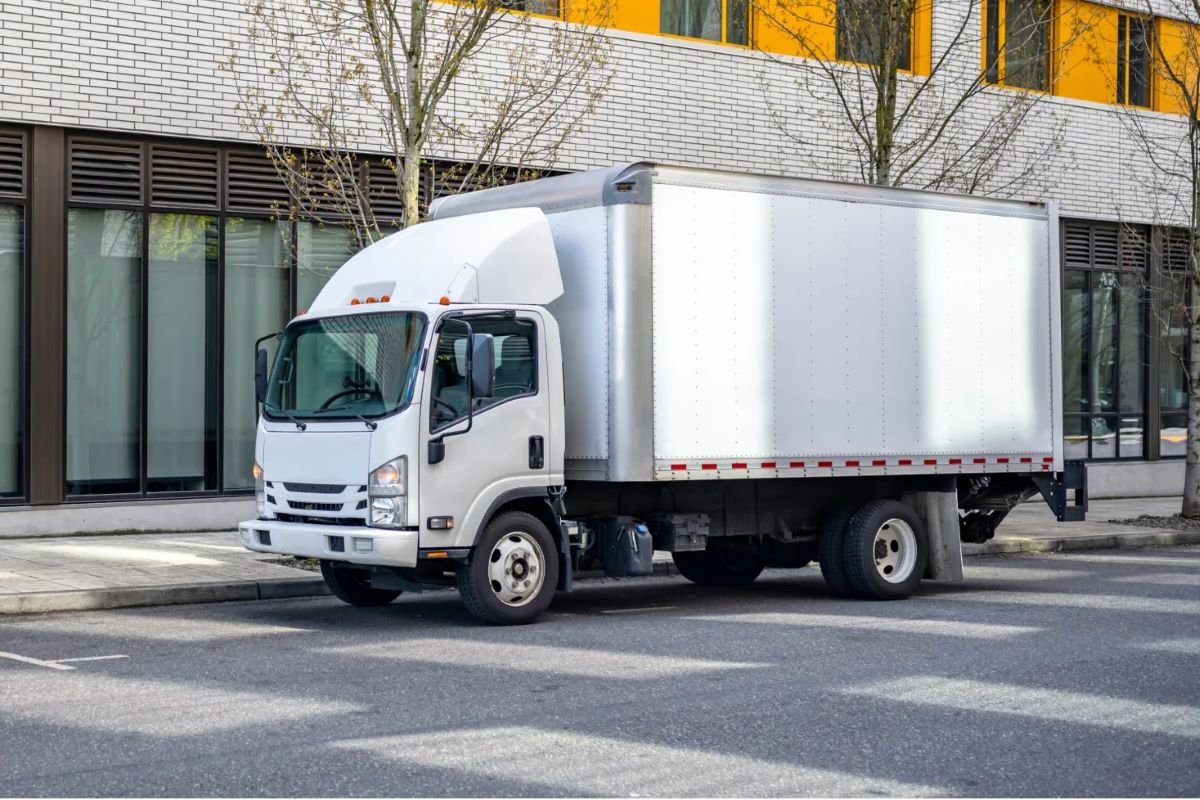 Truk Box Door To Door: Jembatan Ajaib Antara Modern Trade dan Traditional Trade