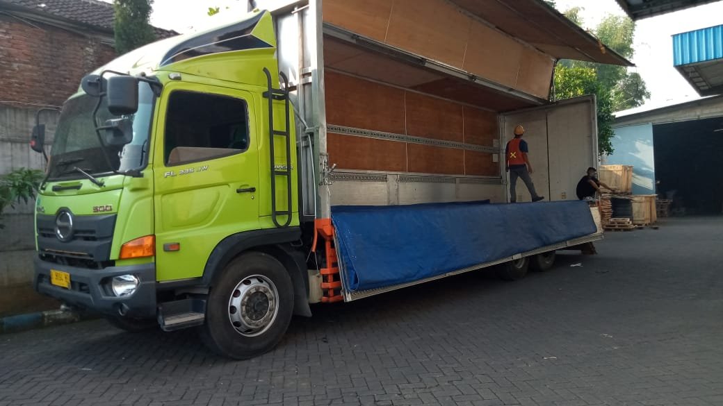 Truk Wing Box: Andalan Baru Bisnis yang Ingin Kirim Cepat & Tanpa Ribet