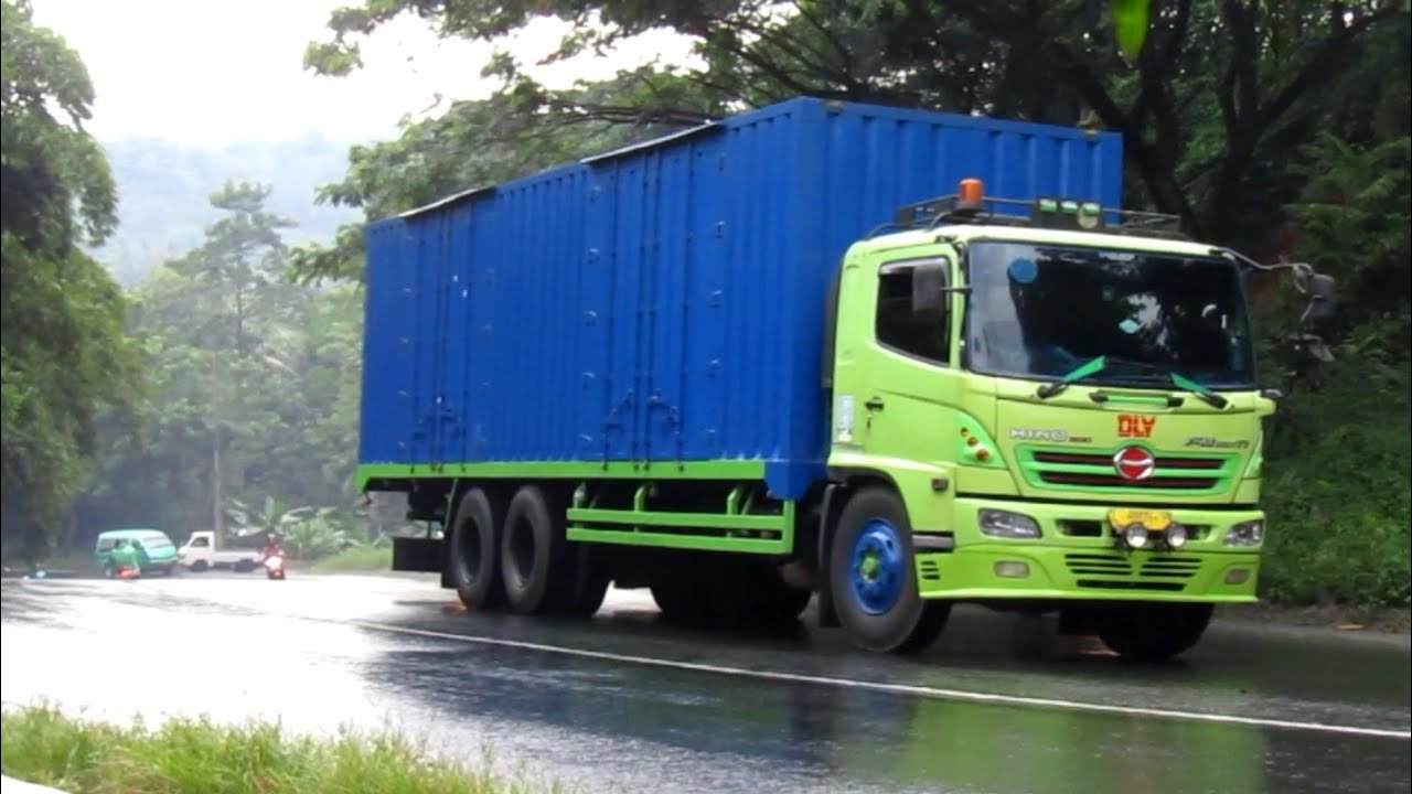 Efisiensi Pengiriman Minuman? Sewa Truk Colt Diesel Jawabannya!