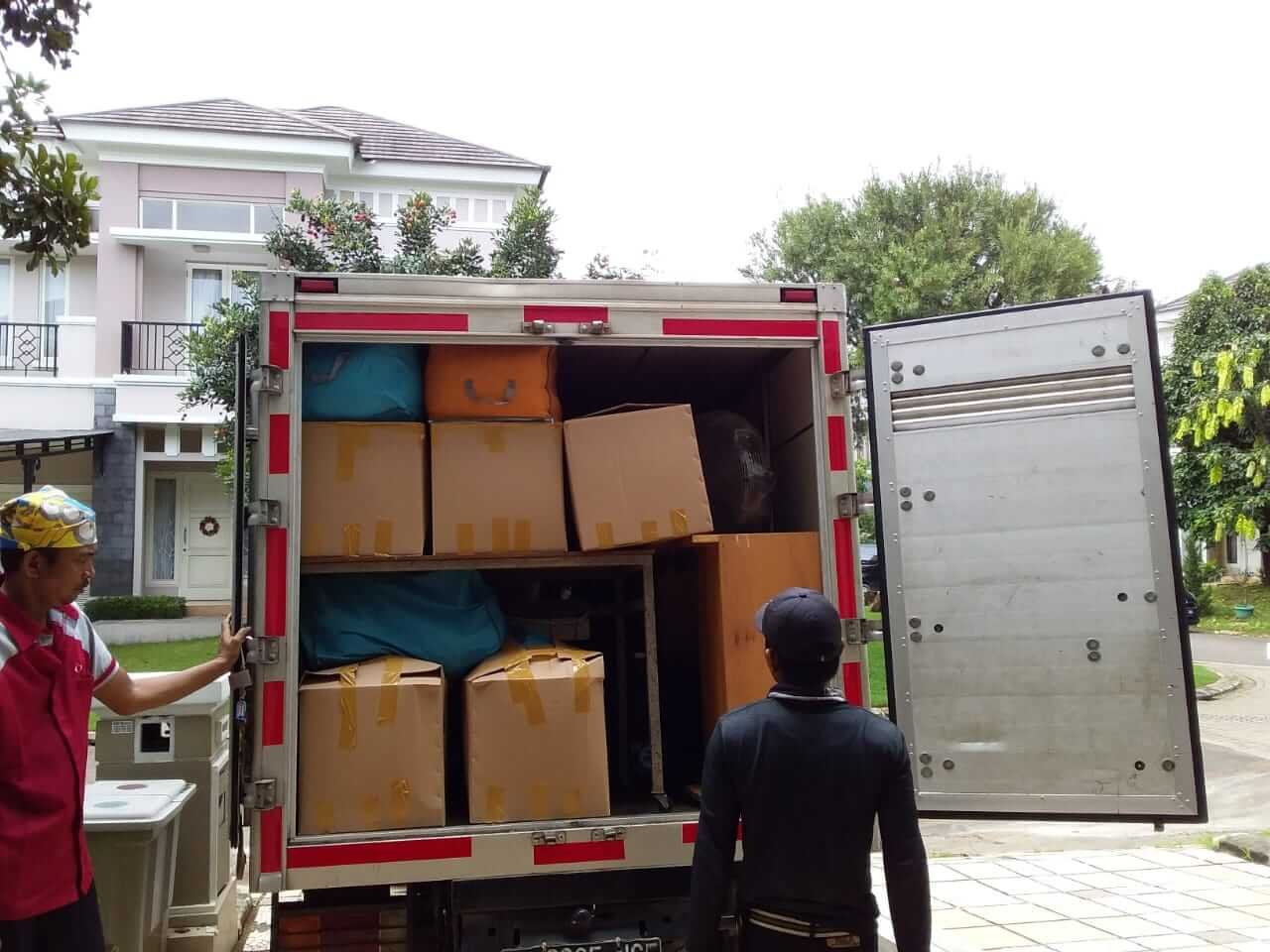 Mau Hemat atau Bebas Repot? Ini Rahasia Pilih Metode Pindahan yang Pas untuk Anda!