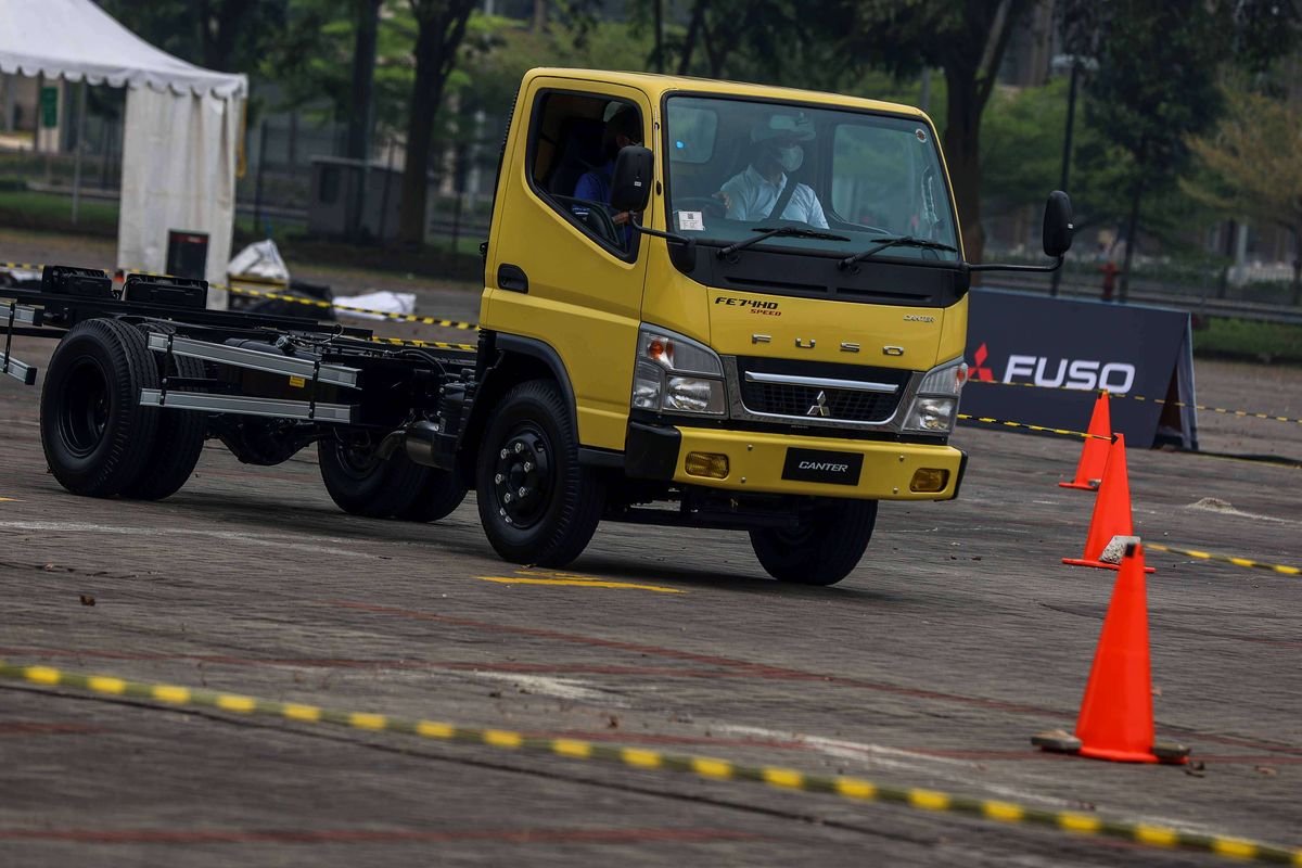 Truk Khusus hingga Truk Pengangkut Material: Solusi Transportasi Barang Sesuai Kebutuhan