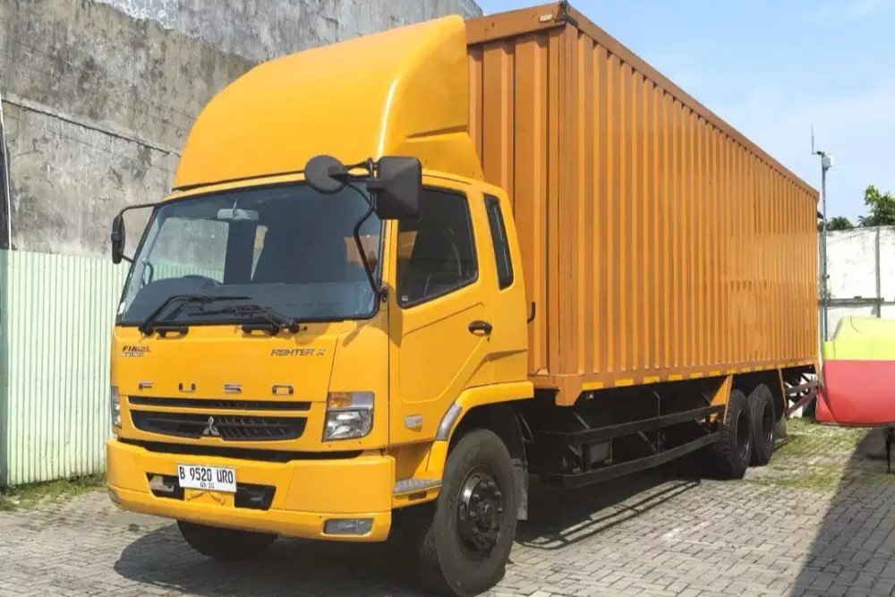 Warna Ceria Ikan Hias Tetap Aman Berkat Sewa Truk Colt Diesel