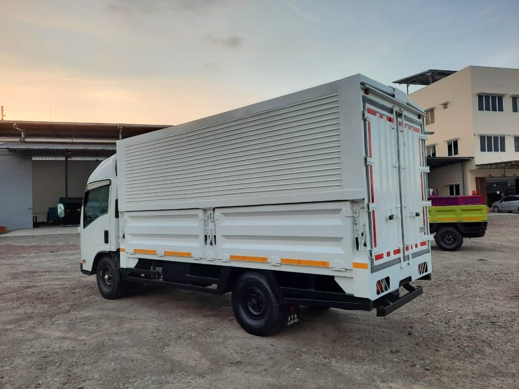 Jenis, Fungsi, dan Keunggulan Truk Wing Box dalam Industri Pengiriman Barang