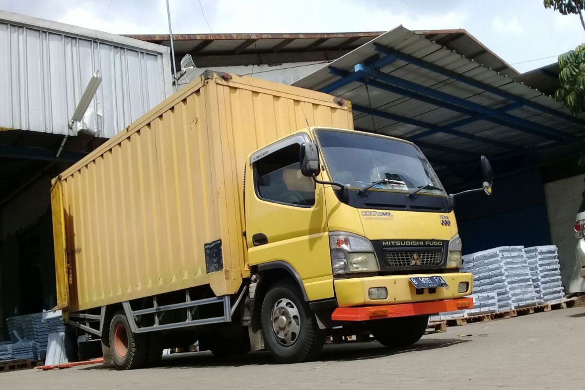 Butuh Angkutan untuk Pengiriman Produk? Sewa Truk Box Solusinya