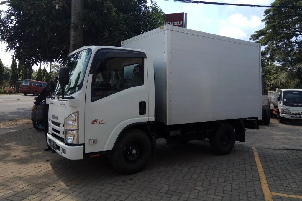 Tips Memilih Sewa Truk Surabaya untuk Pengiriman Luar Pulau