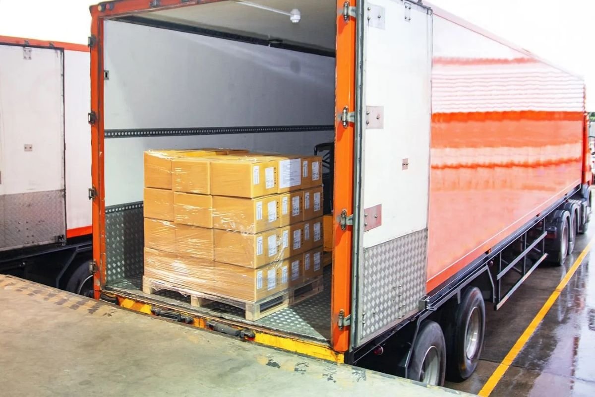 5 Alasan Mengapa LTL Lebih Efisien untuk Pengiriman Barang dari Surabaya