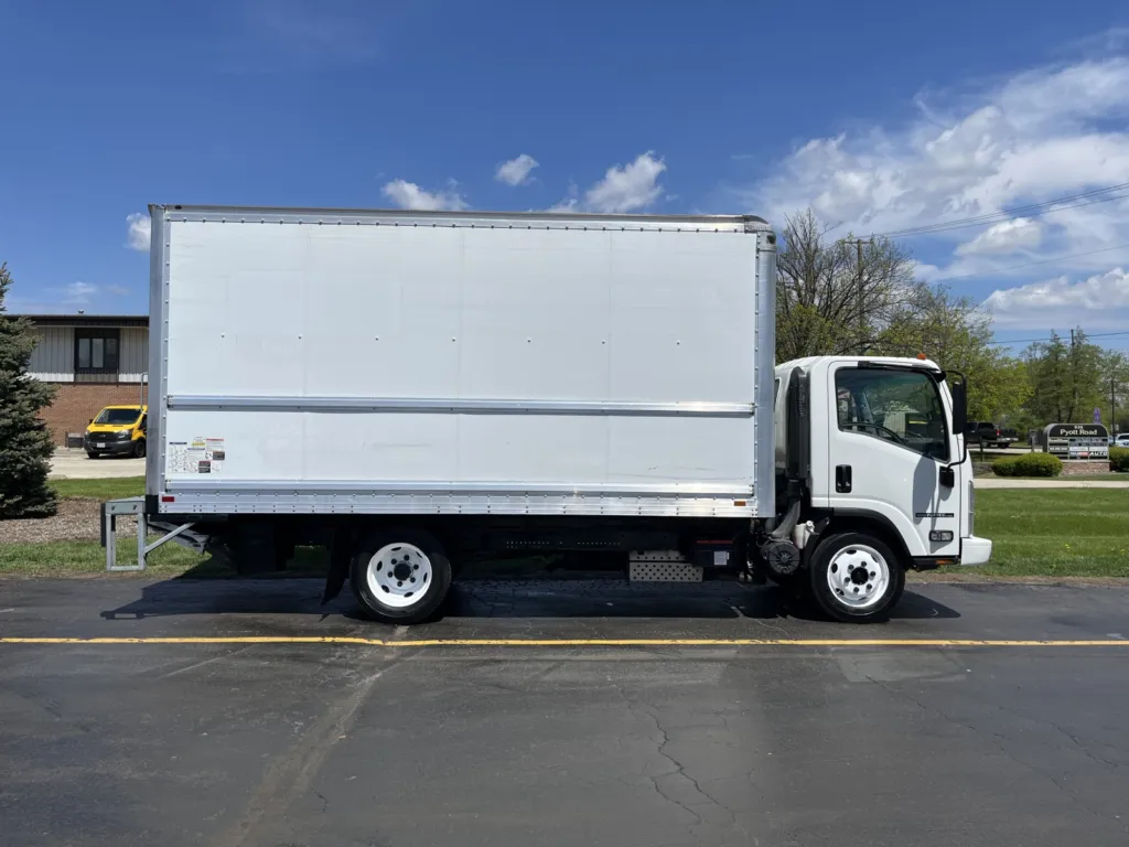 Hemat Biaya dengan Sewa Truk Box: Solusi Logistik yang Efisien untuk Bisnis Anda