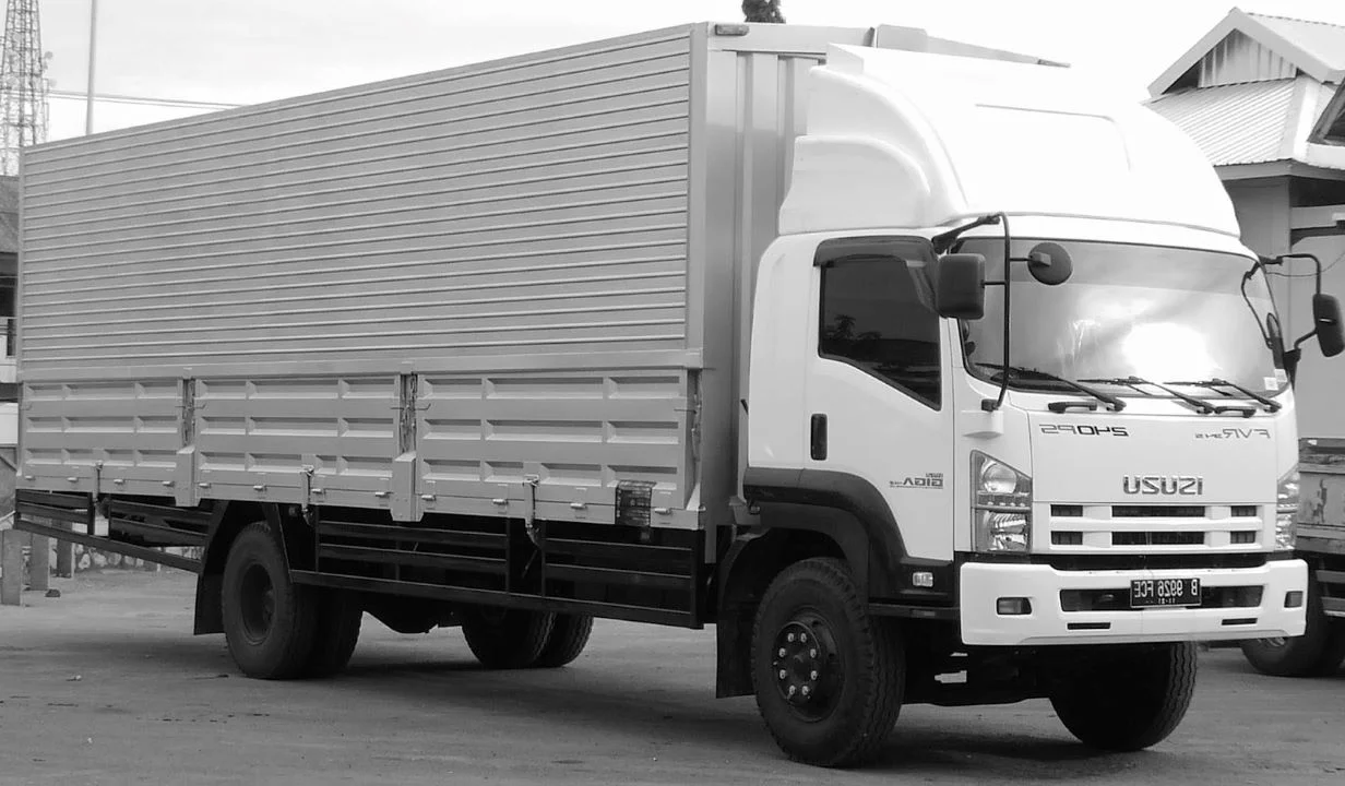 Satu Truk, Satu Tujuan: Nikmati Efisiensi Sewa Wingbox FTL Door to Door