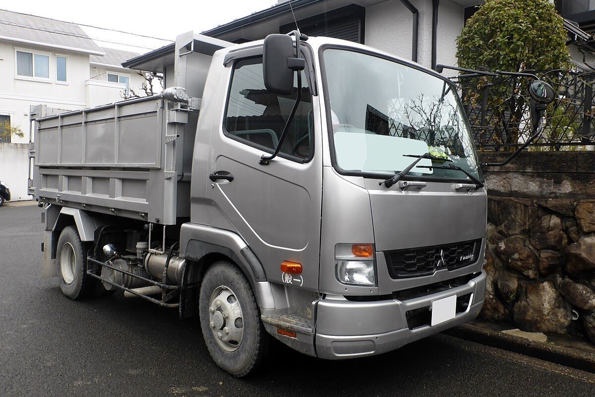 Truk Fuso: Solusi Terbaik untuk Efisiensi dan Keandalan Distribusi Minyak Kelapa Sawit