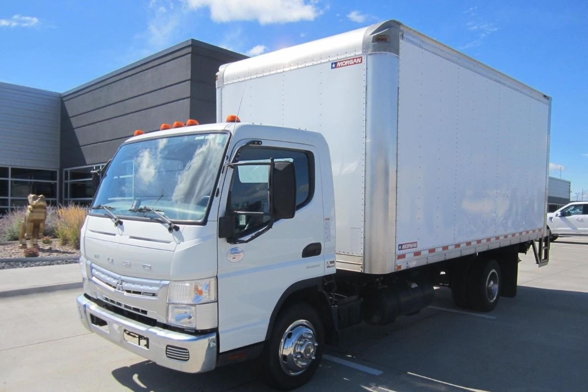 Optimalkan Bisnis Anda dengan Sewa Truk Fuso untuk Pengiriman Besar Surabaya