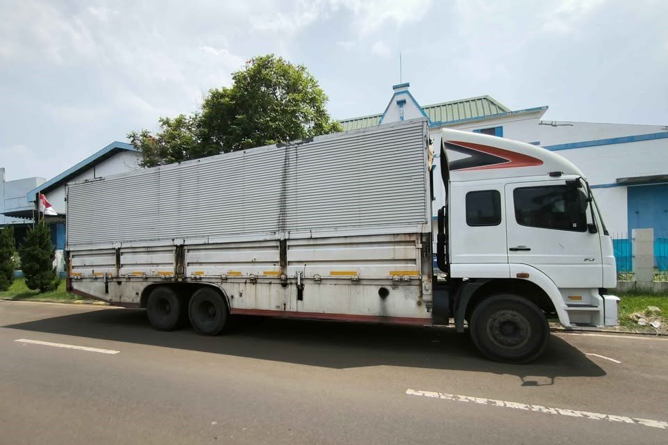 Butuh Pengiriman Alat Berat? Gunakan Sewa Truk Wingbox untuk Pengiriman Alat Berat Surabaya Solusinya