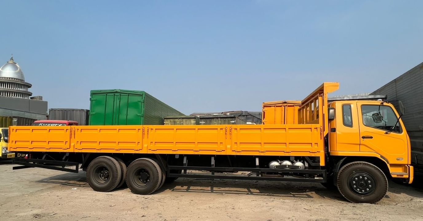 Sewa Truk Fuso untuk Pengiriman Barang Besar dan Berat Surabaya: Cocok untuk Kontainer dan Muatan Berat