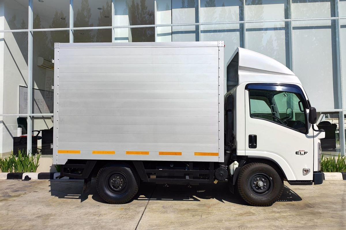 Solusi Cerdas! Sewa Truk Box untuk Kiriman Besar dan Berat Surabaya yang Aman, Fleksibel, dan Tahan Cuaca