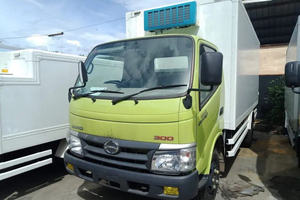 Taklukan Tantangan dengan Sewa Truk Fuso untuk Pengiriman ke Lokasi Jauh Surabaya