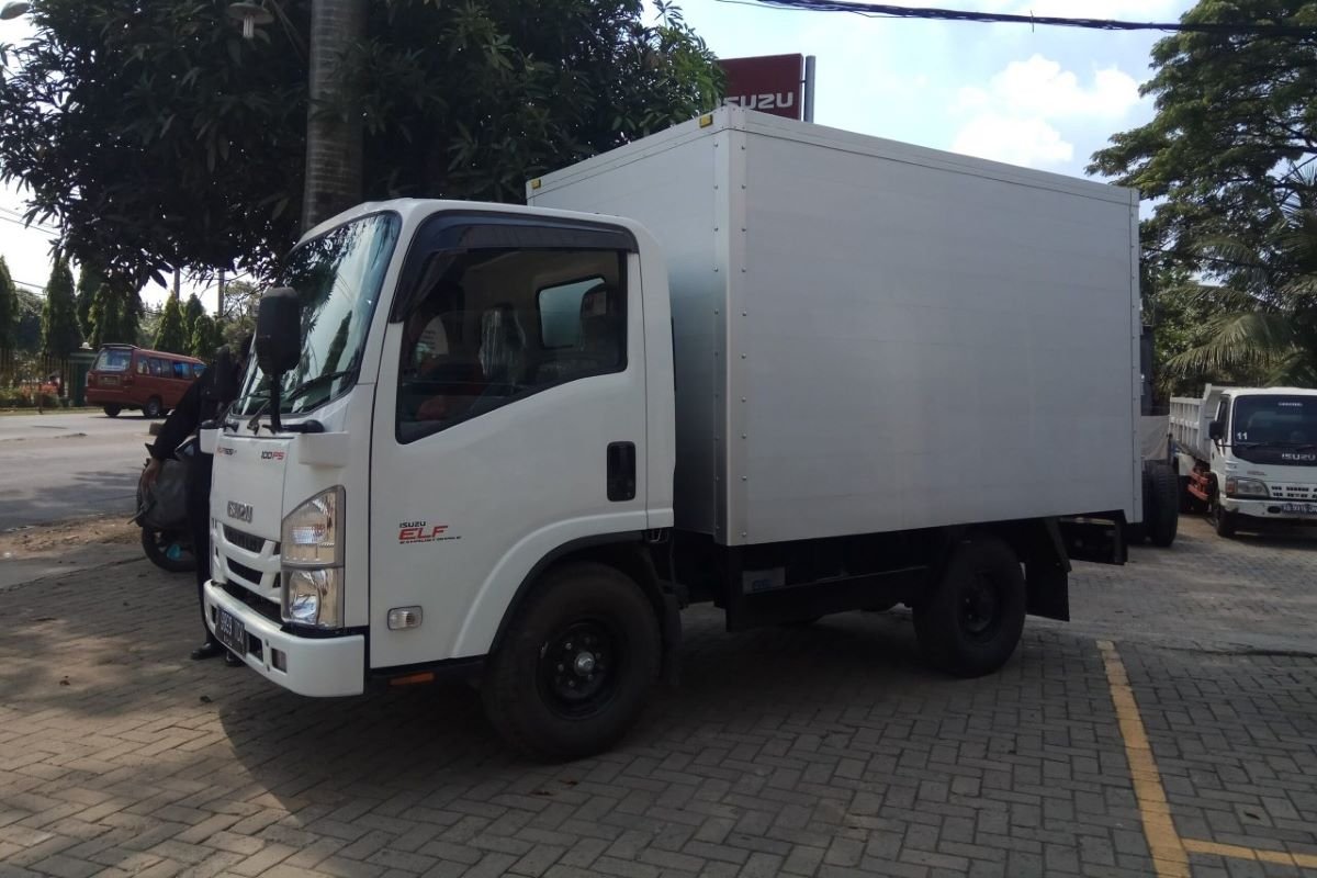 Jasa Sewa Truk Engkel Box Surabaya Murah: Solusi Pengangkutan Praktis dan Terpercaya
