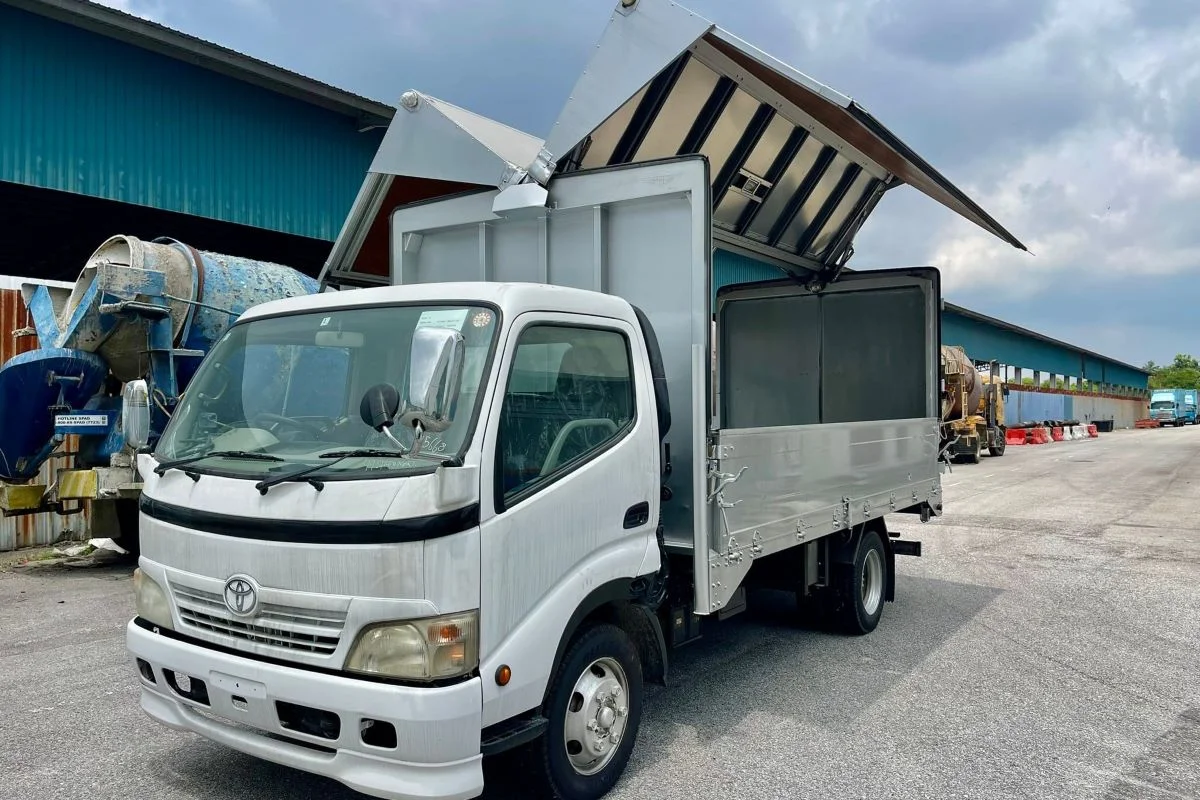Bingung Cari Rental Truk Wingbox Terpercaya di Surabaya? SMB Cargo Solusinya
