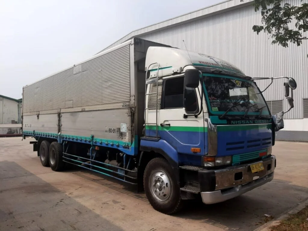 Pengiriman Barang Tanpa Ribet dengan Sewa Truk Wingbox Surabaya Door to Door