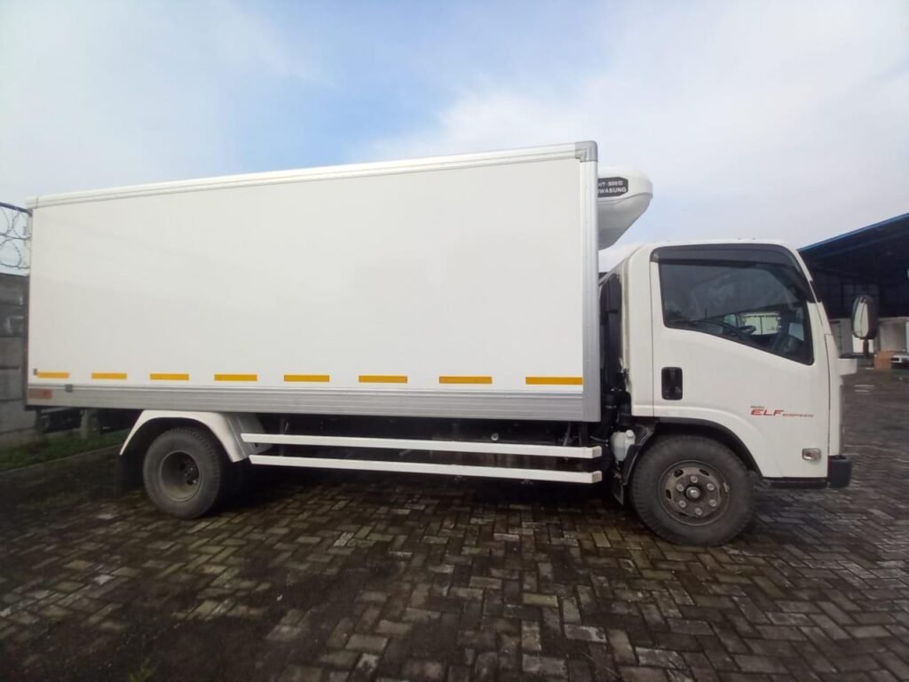 Sewa Truk CDD Box Jakarta Kapasitas 4 Ton, Solusi Logistik Bulanan maupun Sekali Jalan